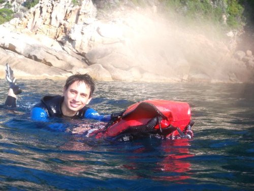 Kit + bouteilles vides + palmes =  Poisson