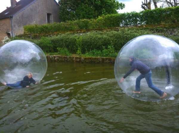 Une princesse dans une waterball 